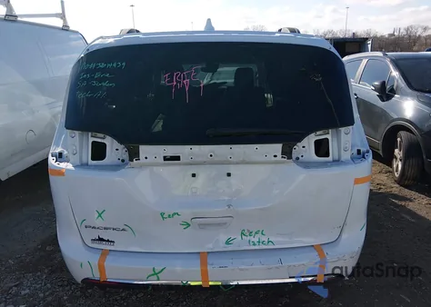 2022 Chrysler Pacifica Touring L z USA, uszkodzony, nr VIN 2C4RC1BG3NR179291